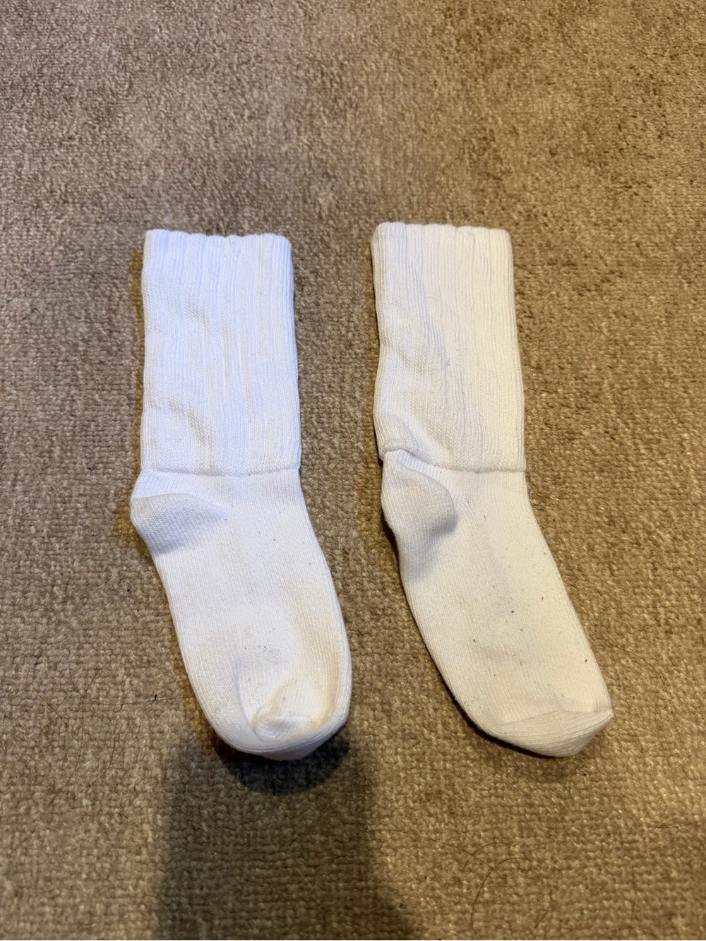 Aritzia Women's Best-Ever Slouchy Ankle & Crew Socks - Picture 6 of 10